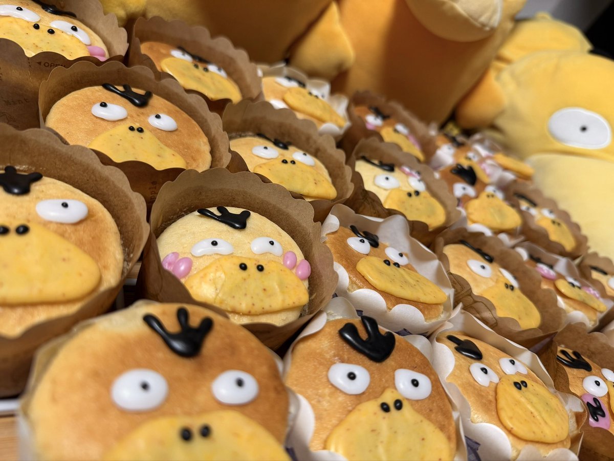 hisakoda0427's tweet photo. 今年も娘が作ったバレンタイン🍫🥰
コダちゃんバナナプチケーキ🍌🐥⸒⸒
初アイシングが難しかったみたいだけど可愛くできました🥰 https://t.co/DBQPwpf6Hr