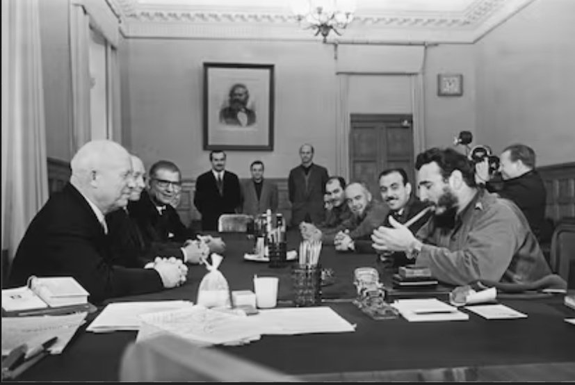 🔴 Ningún socialista o comunista les va a decir esto:

La Unión Soviética comunista marxista leninista (URSS) fue el principal sostén económico de Cuba desde los años 60 hasta su disolución en 1991.  Este apoyo no era solo ayuda directa, sino principalmente subsidios comerciales