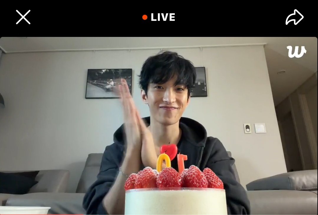 10000 men 
vs 

"dokyeom di pagi hari live di weverse, beliin kue untuk ulang tahun carat dan tiup lilin bareng carat" NANGISS 😭