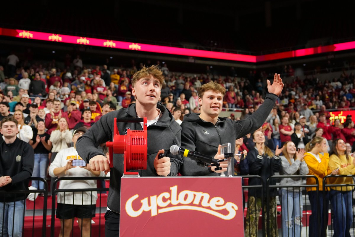 CycloneWR's tweet photo. .@konrardy_kyle and @FloraAiden in the house ‼️

🌪️🚨🌪️ https://t.co/kyZVYcyigC