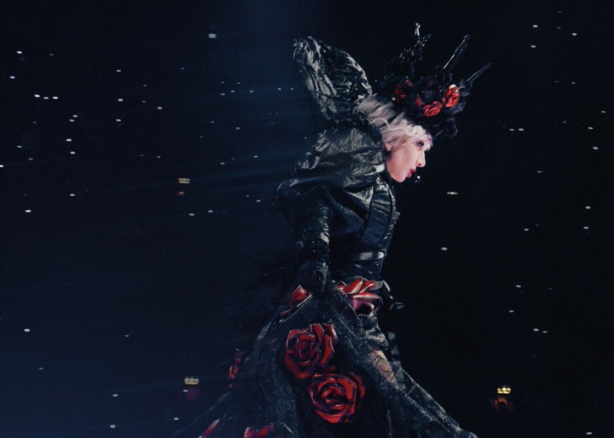 MAYHEMBallTour's tweet image. THE MAYHEM BALL RETURNS. 
THE FINAL STRETCH. 
25 LAST SHOWS. 
TOMORROW.