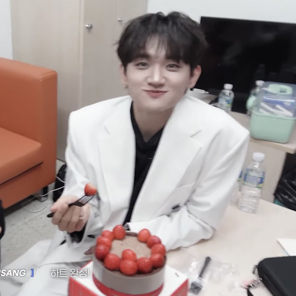 어떡해너무귀여워
딸기오백만개사주고파