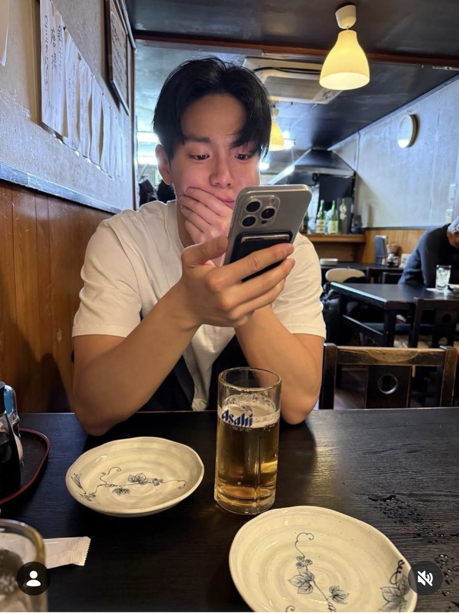 형워니 미모에 감탄하다가..
남찍사에 누가 찍어줬을까 궁금하던 터에
마지막 사진 한장에...
얼음됨...
행복해라 션채😍😍