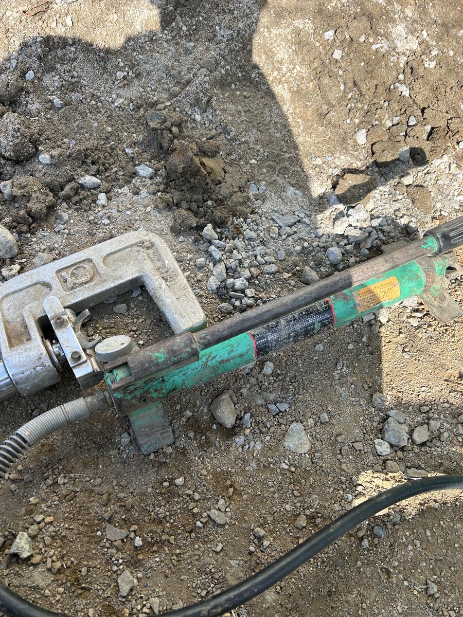 MCRIGHTfromSSB's tweet image. 親父が若い頃からあるらしい圧着機。下手したら俺より年上である。
ウチの会社ではカンサと呼んでるがそういう呼び方の違いに地域差があって面白い