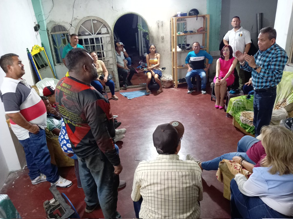 Autoridades del CES Mérida y CEM Alberto Adriáni AD en resistencia, se desplegaron por las parroquias Presidente Páez y Romulo Bentacurt con los comités Parroquiales orientando las  sobre el trabajo organizativo, continuamos trabajando por una Venezuela libre y de los venezolanos