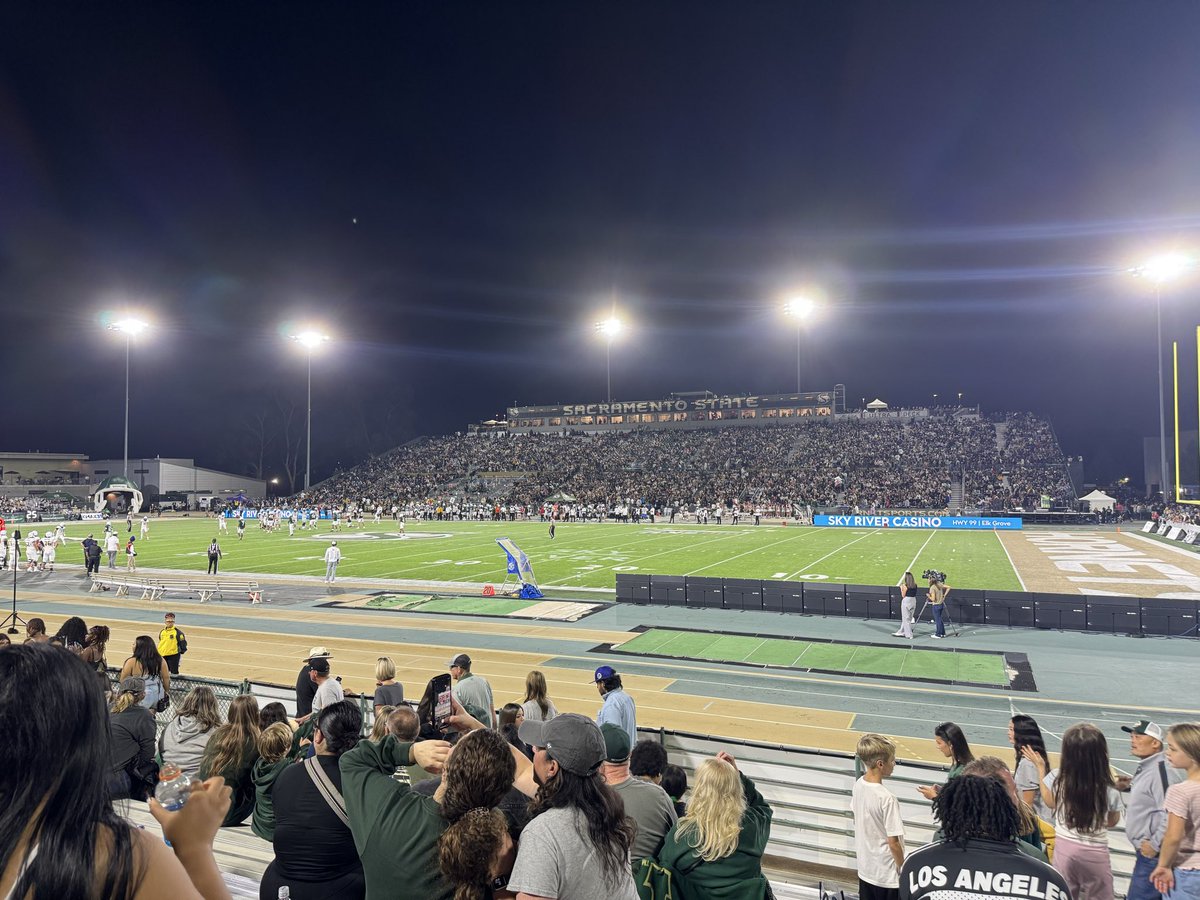 mattlevine's tweet photo. @YSUPL @CollegeFBonX Sac State averaged around 15.5k last year. https://t.co/rv7DyHVVeK