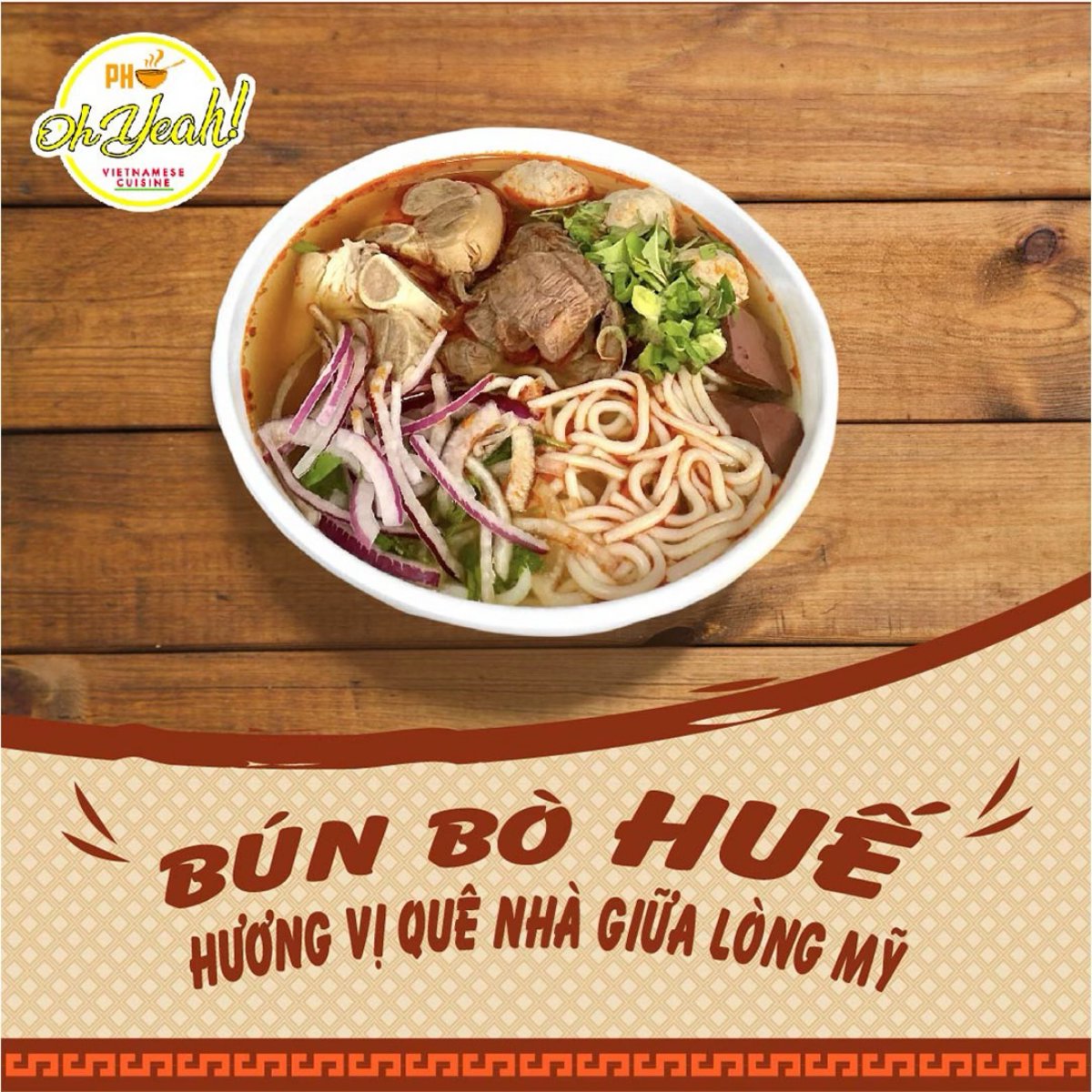 BÚN BÒ HUẾ - LINH HỒN CỦA ẨM THỰC MIỀN TRUNG
Giữa “xứ cờ hoa”, một tô bún bò Huế cũng đủ để người Việt xa quê thấy ấm lòng. Nước lèo được ninh hàng giờ, hòa thêm mắm ruốc mang đến hương vị đặc trưng. Thịt bò bắp hầm chín tới, chân giò béo ngậy, thêm