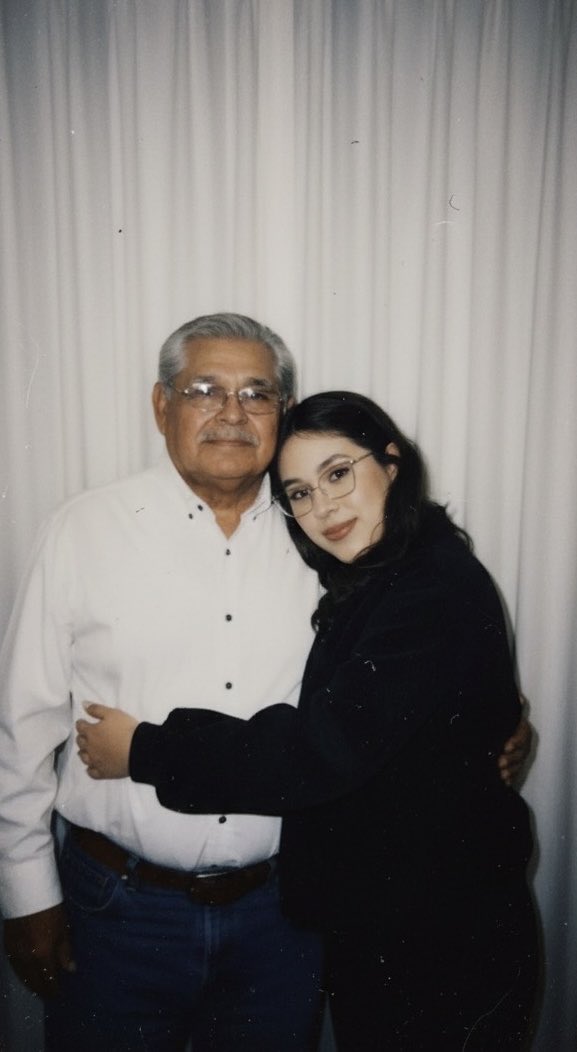 y si bajas un momento a abrazarme?