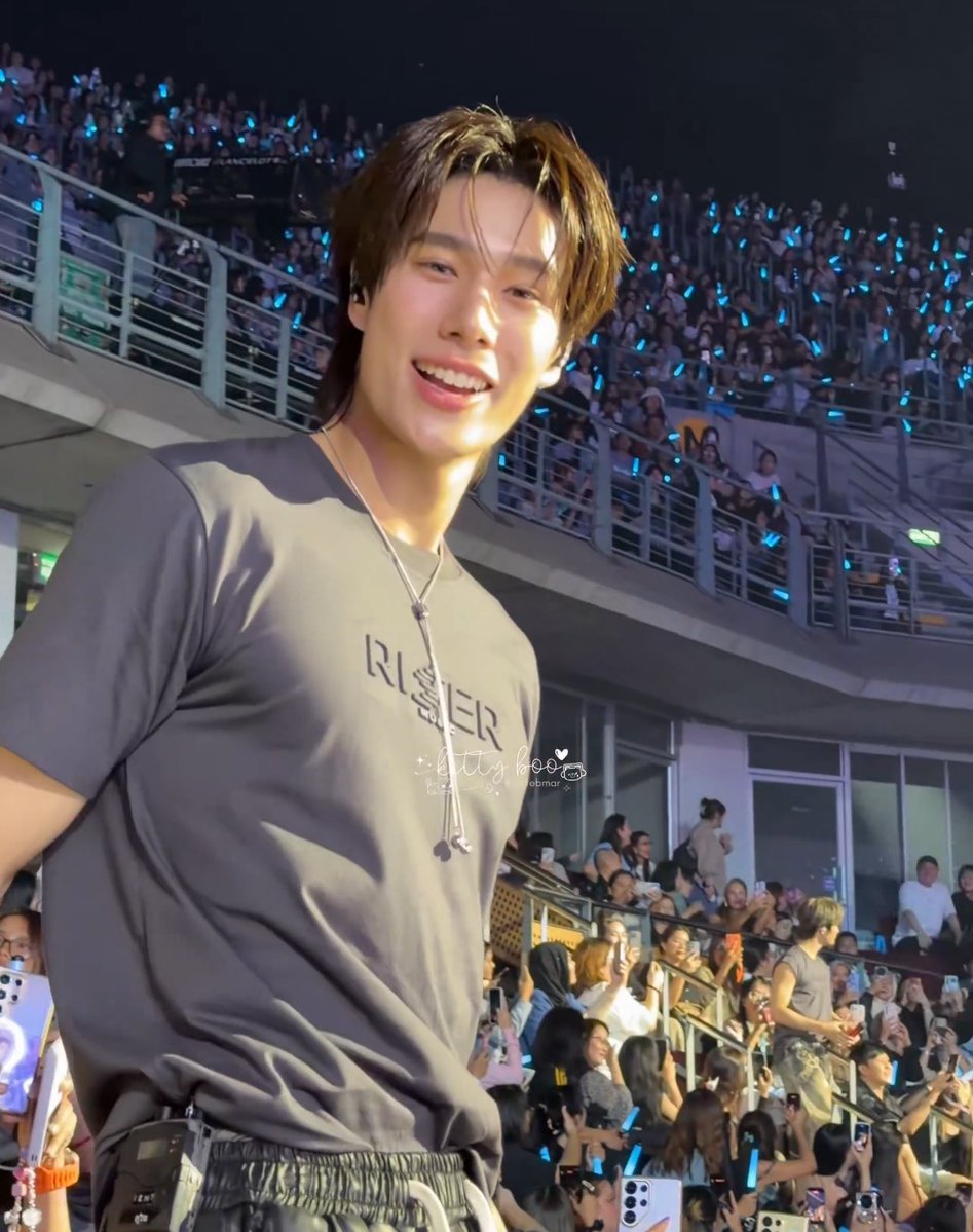 เธอเหมือนกับแสงไฟ ที่ไม่เคยจะดับ แสนไกล ก็ยังเจิดจรัส 😭