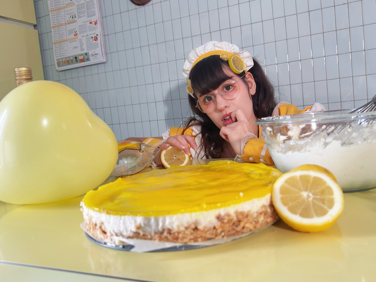 Cclemonhope's tweet photo. Happy valentine's day 💛🍋
チョコの代わりにレモンチーズケーキ作りました🍋🍰 https://t.co/mE6pYLhJrf