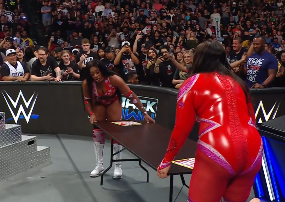 Nia Jax &amp; Lash Legend vs. RHIYO ends in No Contest!

#SmackDown