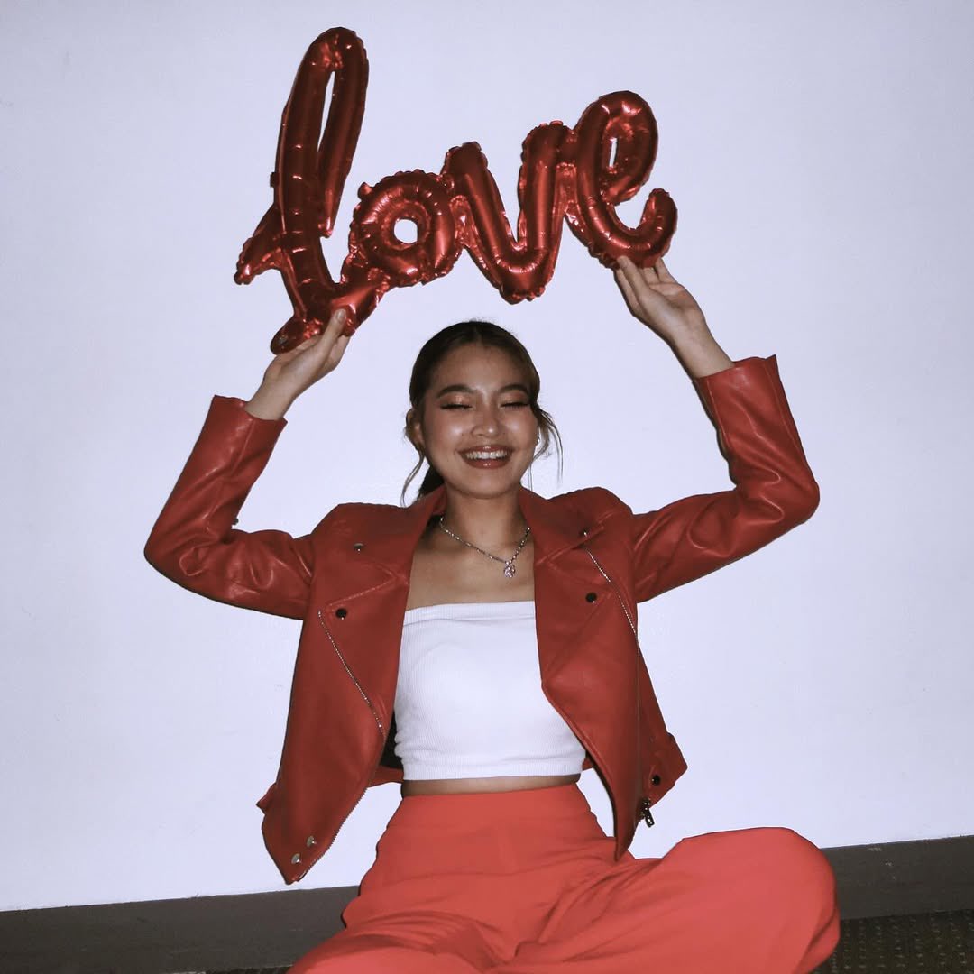 BiniColetOFC's tweet photo. Happy Heart’s Day to our forever Valentine ❤️‍🩹

🎧 https://t.co/sQ4h3yunQp

#HappyValentinesDay #EverydayBINI https://t.co/lgP2Q2D8Vc