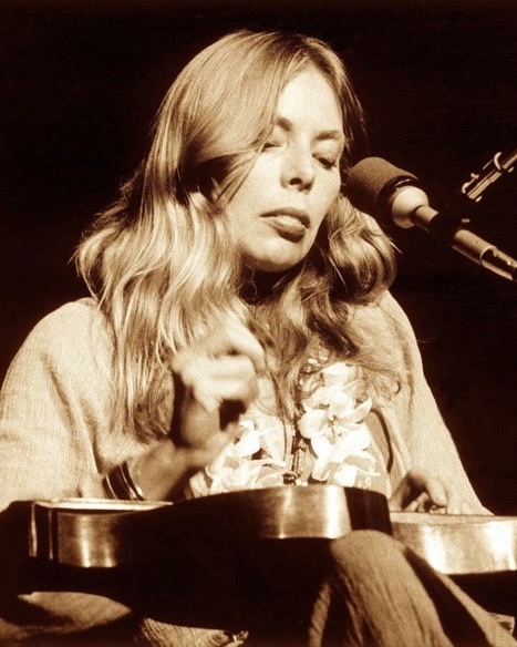 Joni Mitchell tweet media