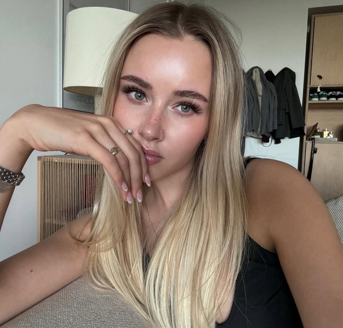 𝐭𝐡𝐞 𝐬𝐧𝐨𝐰 𝐪𝐮𝐞𝐞𝐧 (sh) tweet media