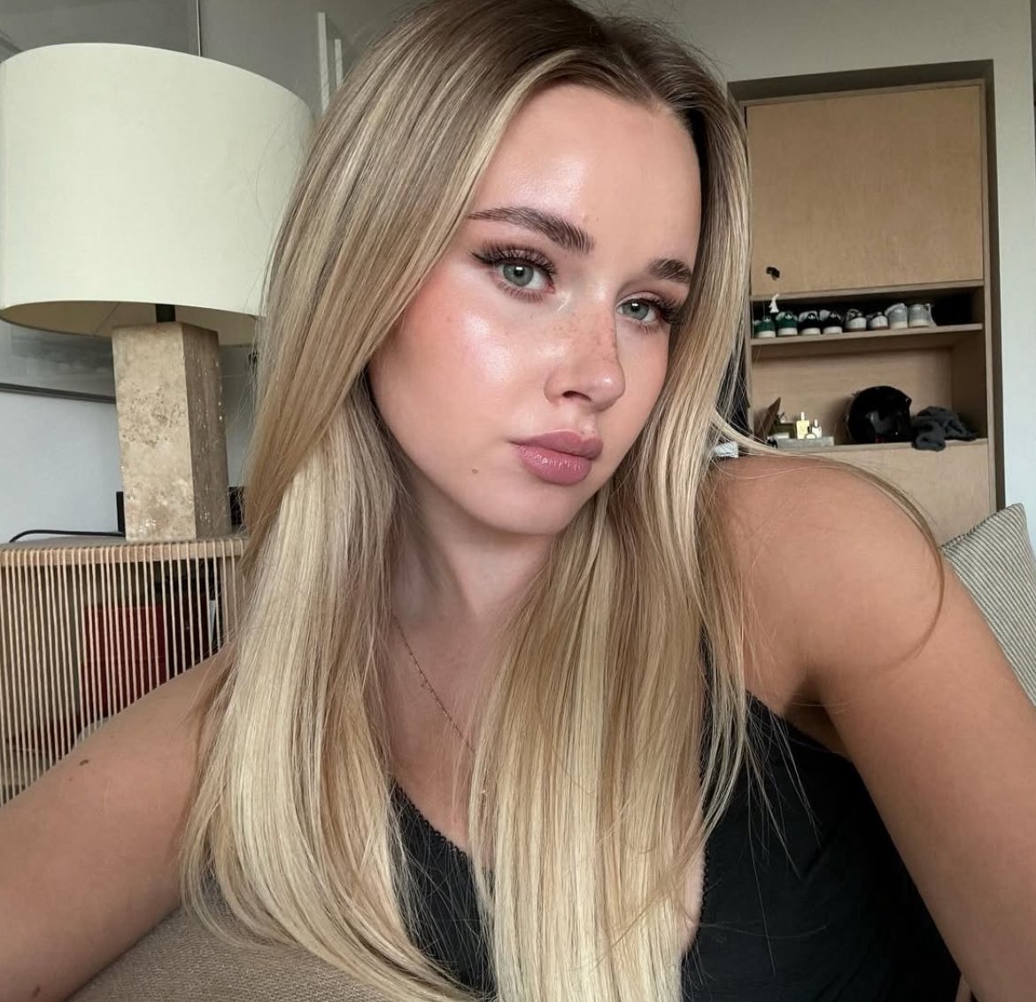 𝐭𝐡𝐞 𝐬𝐧𝐨𝐰 𝐪𝐮𝐞𝐞𝐧 (sh) tweet media