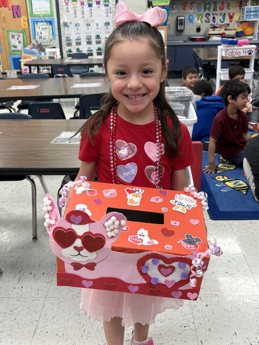 thebre82's tweet photo. Happy Valentine’s Day from my sweet bunch! We had a fun day of learning as well as spreading love and kindness. @NISDPowell https://t.co/sjXq6FgjoB