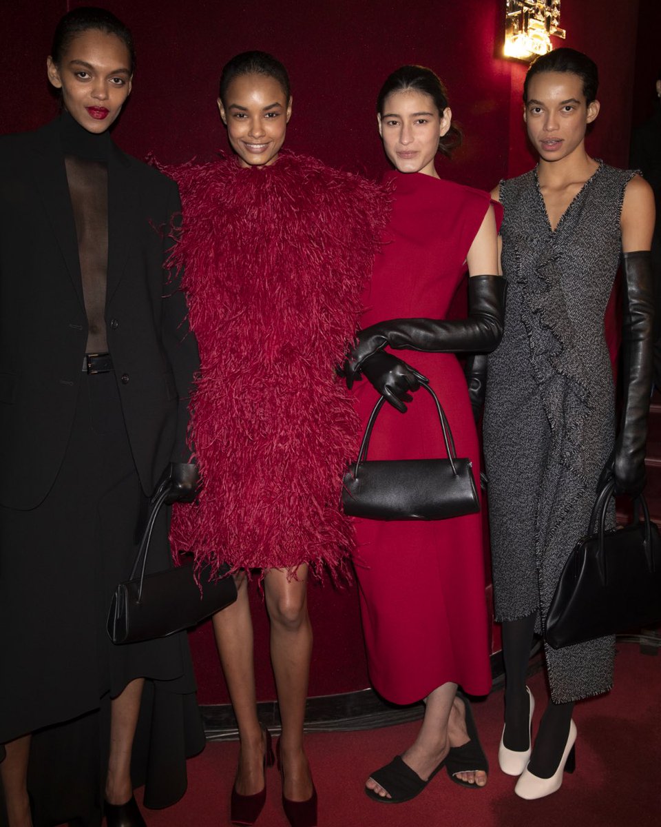 MichaelKors's tweet image. Head-turners. Backstage moments at our Fall/Winter 2026 show.

#MichaelKorsCollection #NYFW

Photographed by Landon Nordeman