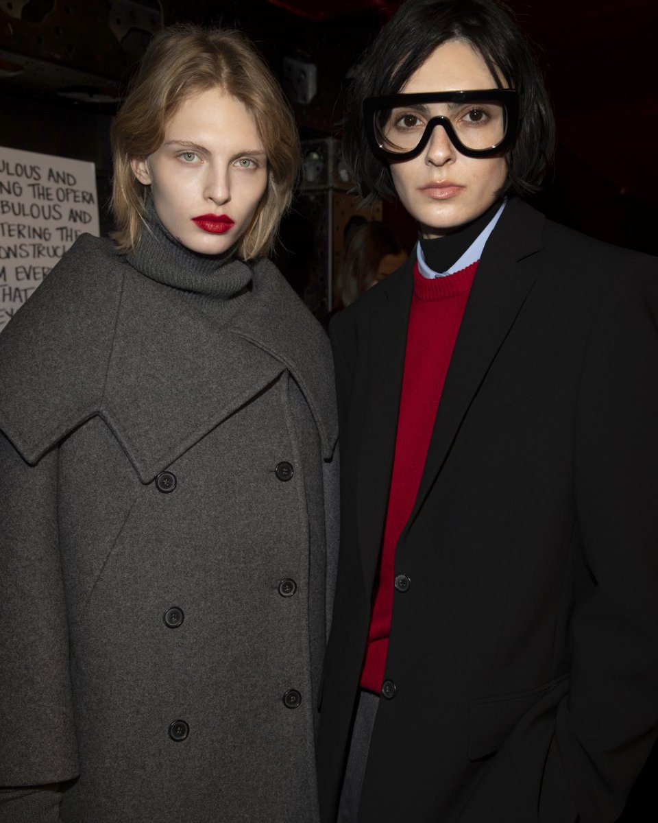 MichaelKors's tweet image. Head-turners. Backstage moments at our Fall/Winter 2026 show.

#MichaelKorsCollection #NYFW

Photographed by Landon Nordeman