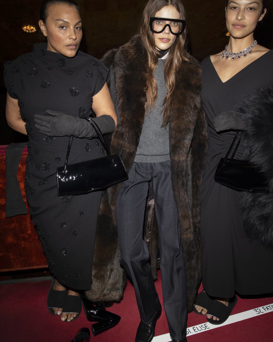 MichaelKors's tweet image. Head-turners. Backstage moments at our Fall/Winter 2026 show.

#MichaelKorsCollection #NYFW

Photographed by Landon Nordeman