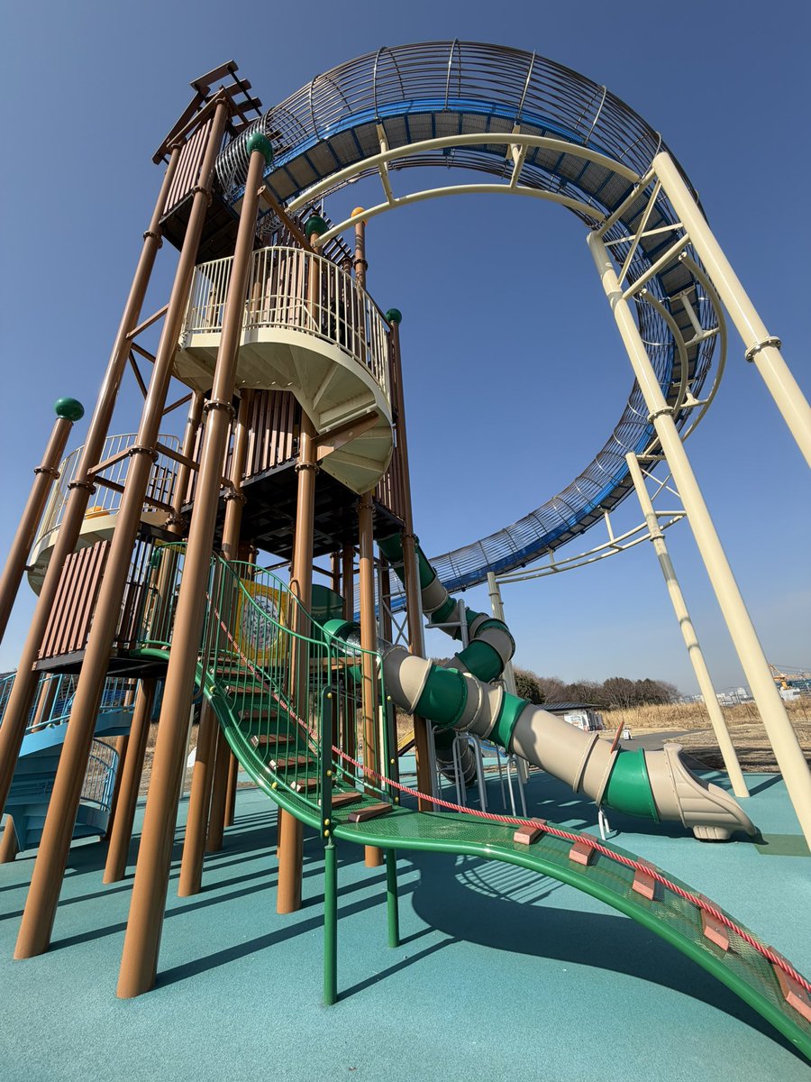 初めて海の森公園へ🛝。 この巨大ローラー滑り台、外で見るよりも実際