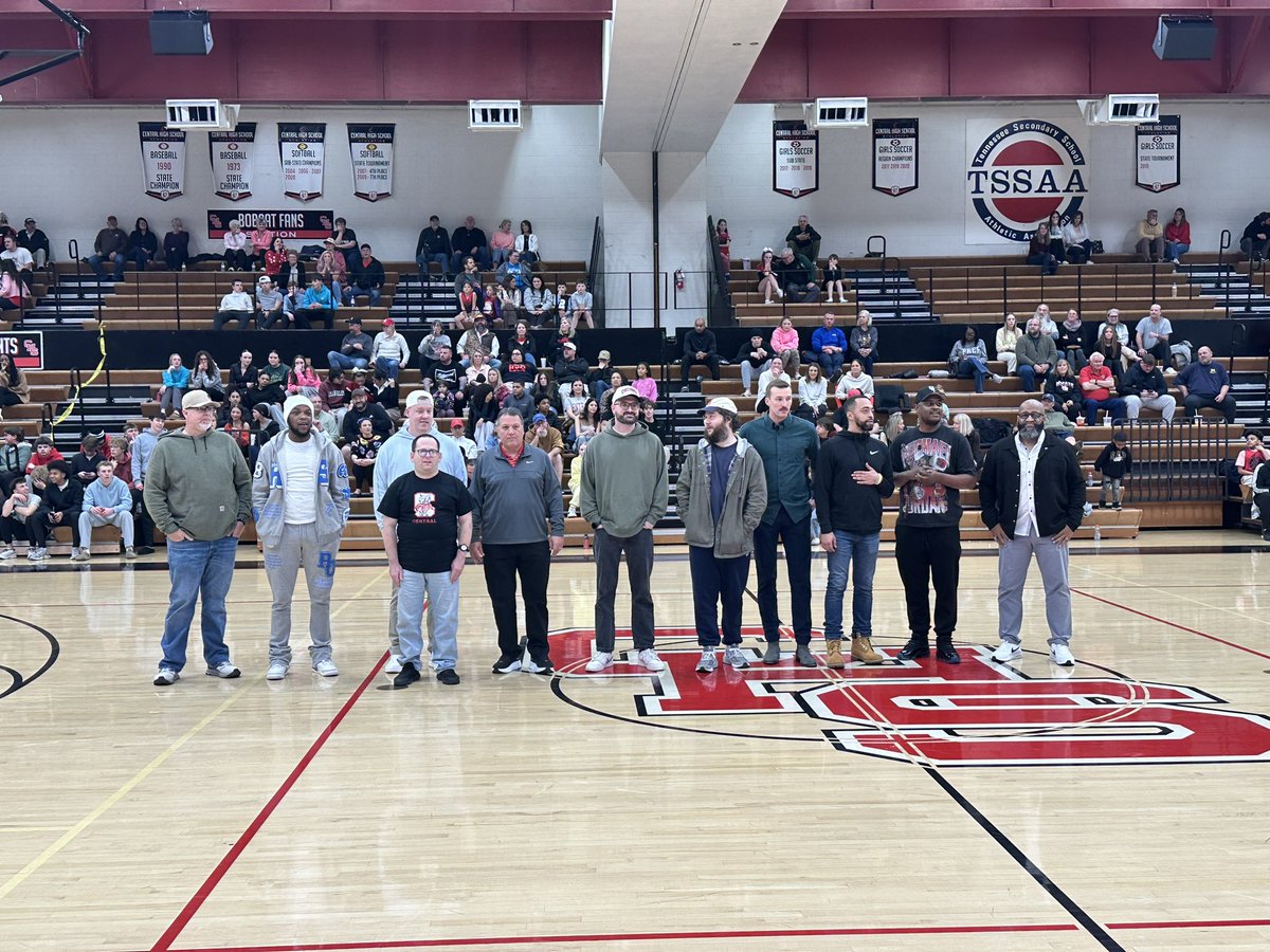 Halftime: 
<a href="/CHSBobcatsMBB/">Central Men’s Basketball</a> 38
Tigers 33

Tonight we honored our Basketball Alumni from the 09-10 and 10-11 teams.  Both teams finished with 25 wins on the season, which is a program record. 

#prideandtradition