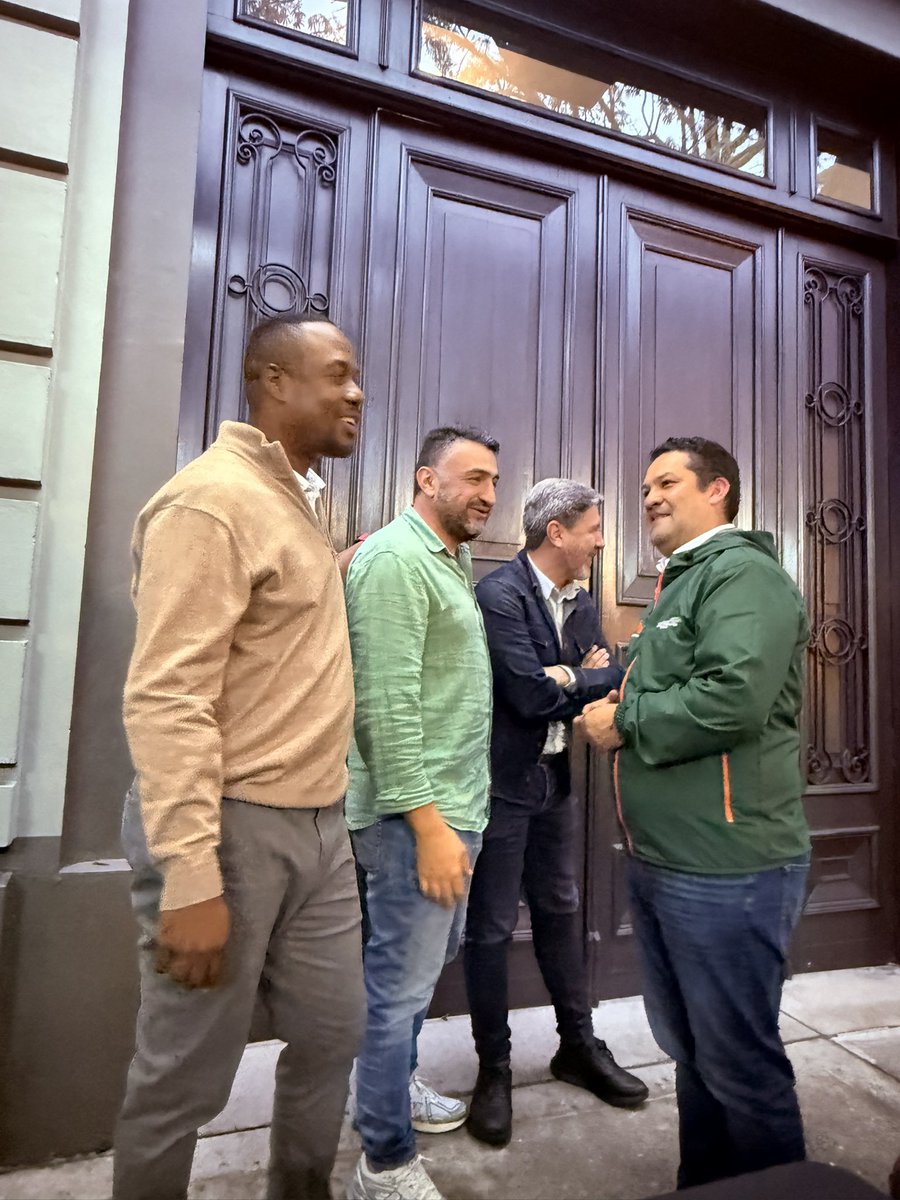 Quiero felicitar y agradecer a todos los periodistas por su labor diaria.
El periodismo construye memoria, conciencia y futuro, y cumple un papel fundamental al hacer visibles las historias y realidades de nuestra gente.

Mi reconocimiento y admiración para quienes, con rigor y