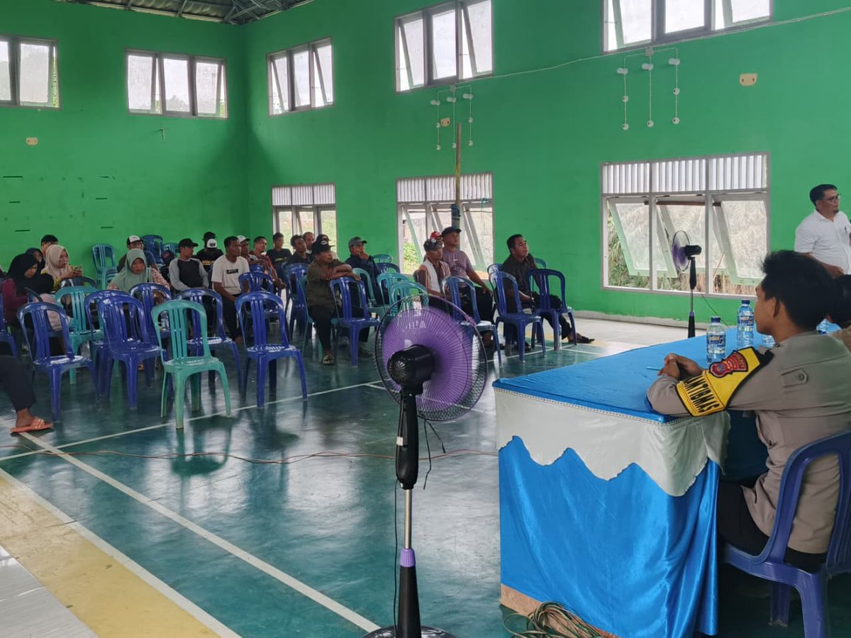 polsek_longikis's tweet photo. Paser – Dalam rangka mempererat sinergi antara kepolisian dan masyarakat, Polsek Long Ikis menggelar kegiatan Jumat Curhat bersama perangkat desa dan unsur masyarakat Desa Belimbing, Kecamatan Long Ikis, Kabupaten Paser, Jumat (13/2/2026).

Kegiatan yang dimulai pukul 09.25 Wita https://t.co/k8ud9eBe35