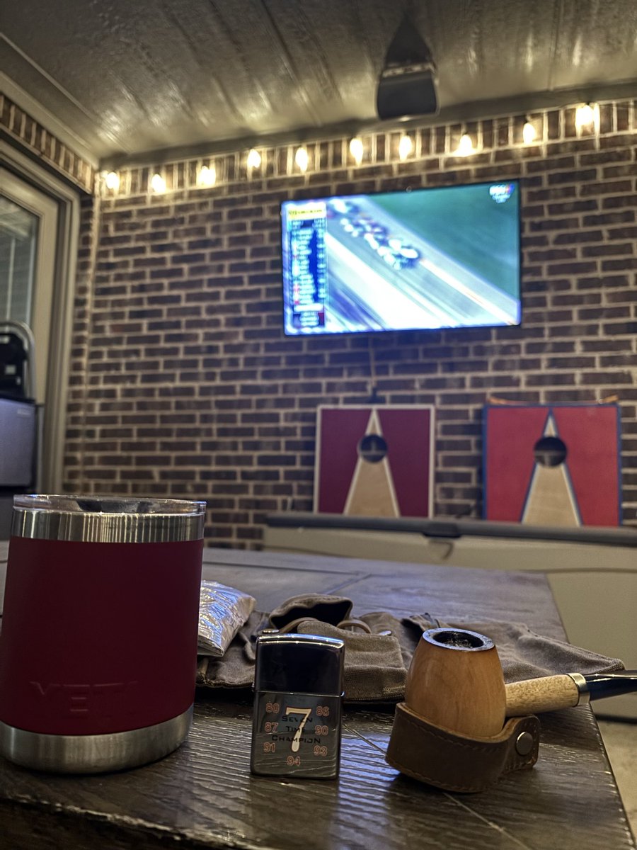bsooner75's tweet image. Not a bad way to unwind when you have the house to yourself on a Friday night.  #nascar #oldfashioned #pipe