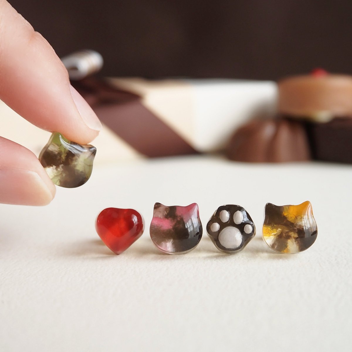 ♥️Happy Valentine's Day♥️

Cololetの定番作品になったショコラシリーズ🍫
お味は5種類
オレンジ、フランボワーズ、ピスタチオ、ラムネ、ブルーベリー
推し活にもおすすめ🫶

公式shop cololet.base.ec
minne minne.com/@sah18bonb0n

 #TLがハートで溢れてきた #365DIYtheme