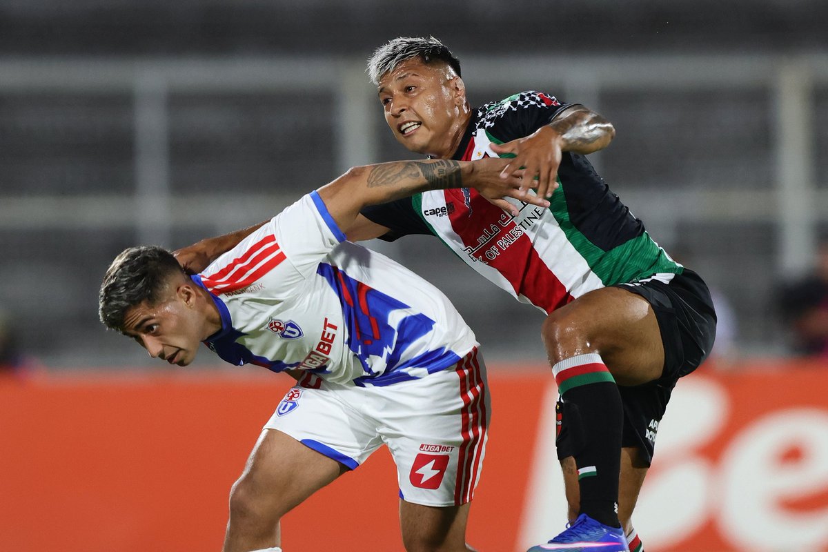 Otro cachetazo al buen fútbol. Palestino y Universidad de Chile empatan 0-0 y preocupan. ¡Uno va a jugar Sudamericana!

Lo de Paqui es horrendo y a mi no me sorprende. Sus equipos nunca brillaron. Siempre fueron así. Agarró un buen plantel y no sabe qué hacer. Toda de AA.