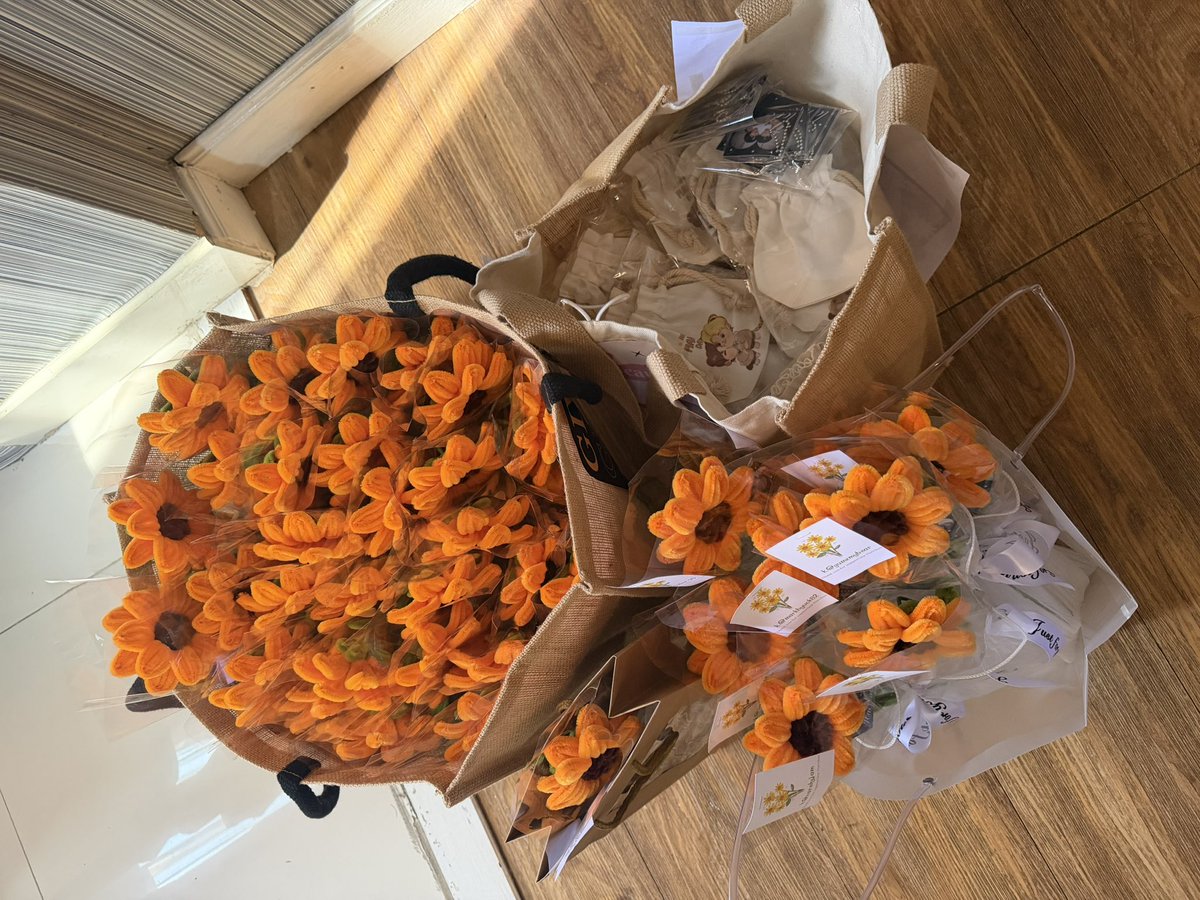 วันนี้เจอกันที่ราชมังนะคะ 
เวลาและสถานที่เราจะแจ้งใต้โพสอีกทีน๊า

ปล.ท่านใดเป็นมาร์คยอกเลือดบริสุทธิ์รับไปเลยกระเป๋าและดอกทานตะวัน ที่เสิร์ฟแบบดับดับเบิ้ลๆ🐯🐻🌻💕

สำหรับใครที่ขอแลกเดี๋ยวเค้าทักแชทอีกทีนะคะ

#SMTOWNLIVE2025_26_BANGKOK
#SMTOWN_LIVE_BANGKOK #SMTOWN_LIVE_BKK