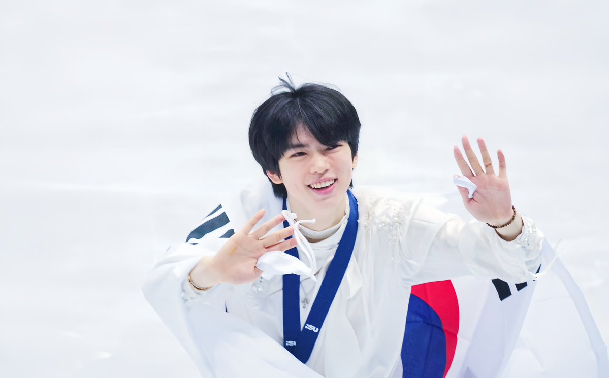 준환마마 당신은 누가뭐래도 나의 마마님이세요❤️ 4년간 심한부상에도 포기하지않고 다시 일어나 달려오신 준환마마.. 당신이 있었기에 한국남자피겨가 이렇게발전할수있었습니다.
준환마마의 빙상위의 열정은 그어떤메달도 대신할수없습니다.
#차준환