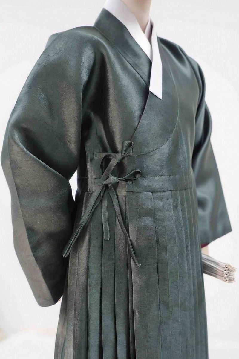 📌 큰남아 바디 한복 맞춤 안내

그동안 진행하지 않았던  
큰남아 바디 사이즈 한복 맞춤 문의를 받아봅니다.

✔ 기존 옷은 마음에 들었지만 사이즈 때문에 문의 못 하셨던 분  
✔ 큰 체형 바디 기준 제작을 고민하셨던 분

기간 내 편하게 남겨주세요.  
상세 안내 및 가능 의상은 타래⬇️⬇️