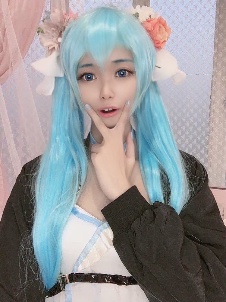おはよう！デコミクライブ当日！
まだ一睡もできてなくて焦ってる(今回夜公演のみ)

絶対入ってるやろ、なんのバージョン持ってくるかはさておきとして。いや、新しいのぶつけてくるかもしれないし。だってDECOさんだもの。