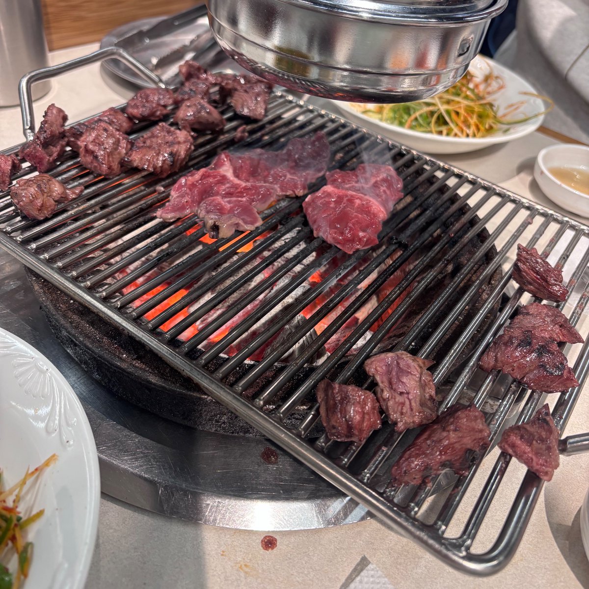 chacharich27's tweet photo. 된찌로 건물 세웠다는
또순이네 먹고 설빙🍰🍓😋
나도 드디어 두바이 설빙 먹었다✨ https://t.co/XwNql2GrxA