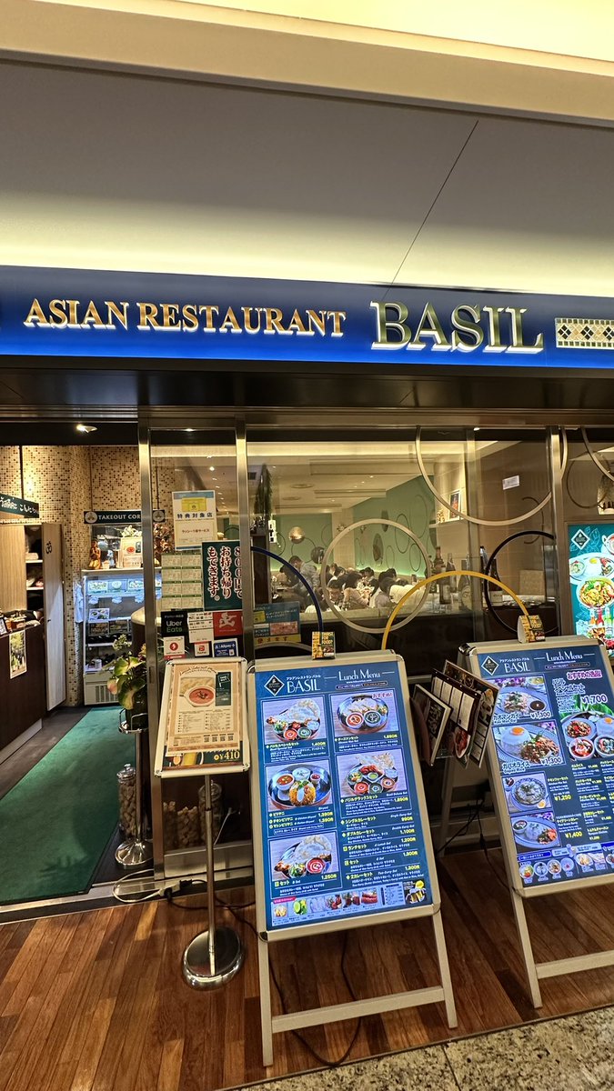 <a href="/torch_indonesia/">Torch.id</a> <a href="/_AmandaBrownies/">Amanda Brownies</a> ここで朝ごはん食べてるよ！皇居のすぐ目の前にあるビルの地下で食べられるんだけど、ここのチーズチャナイが最高に美味しいから、ぜひ食べてみて！