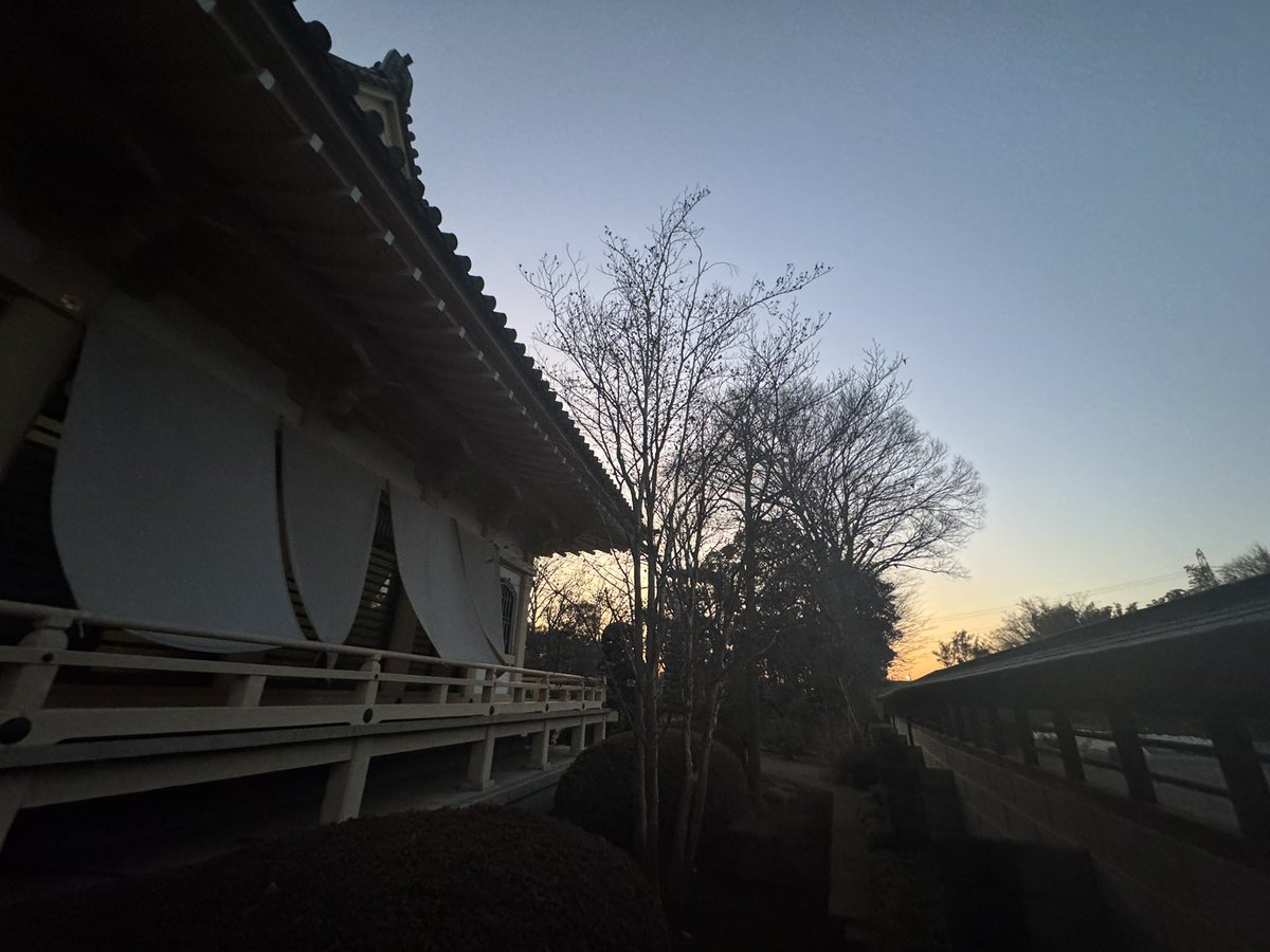 yoga_mfn's tweet photo. 今朝は寒かったぁ❄️
きれいな朝焼けでした✨

静かな豊かさに包まれた
早朝坐禅💓😌
ありがとうございました🌈

#マインドフルネス #坐禅
#自分時間 #ヨガマインドフルネス https://t.co/E8Nz6nkCgk