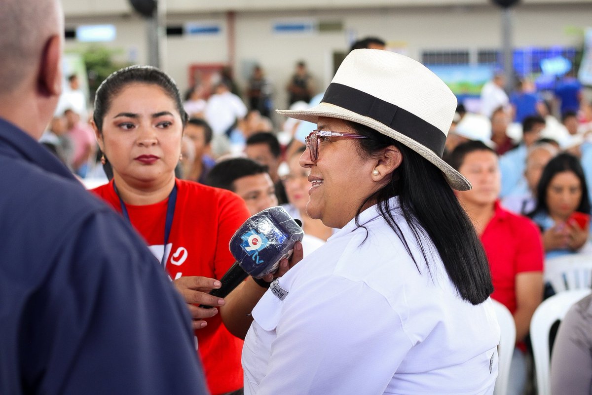 LorenaRosadoS's tweet photo. Desde Daule acompañamos la entrega de kits agrícolas y maquinaria para fortalecer el trabajo de nuestros productores.

Y hoy se suma una gran noticia: desde ahora y hasta principios de mayo, el Gobierno Nacional realizará la compra más grande de arroz, 20.000 toneladas en cáscara, directamente a los productores y sin intermediarios.

Gracias al presidente @danielnoboaok por poner siempre al agricultor en el centro de las decisiones y dar respuestas concretas a quienes sostienen la economía rural.

Si el campo está bien, el Ecuador está bien. 🌾🇪🇨

#LorenaRosado #AsambleístaPorGuayas #TrabajoEnTerritorio
