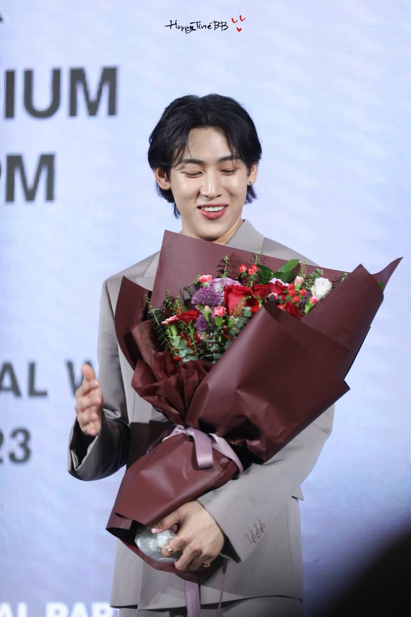 wiyadapricitr1's tweet image. วันวาเลนไทน์ปีนี้ ขอให้พี่แบมเจอแต่ความรักดีๆ ความรักที่สดใส ไม่ว่าจะอยู่ที่ไหน อยู่กับใคร ก็ขอให้มีแต่ความรักดีๆเข้ามาหา นะครับคนเก่ง Happy Valentine BamBam💝🫶🌹❤️
#URmyBamlentine
#BamBam @BamBam1A 
@BAMBAMxBAMMIE