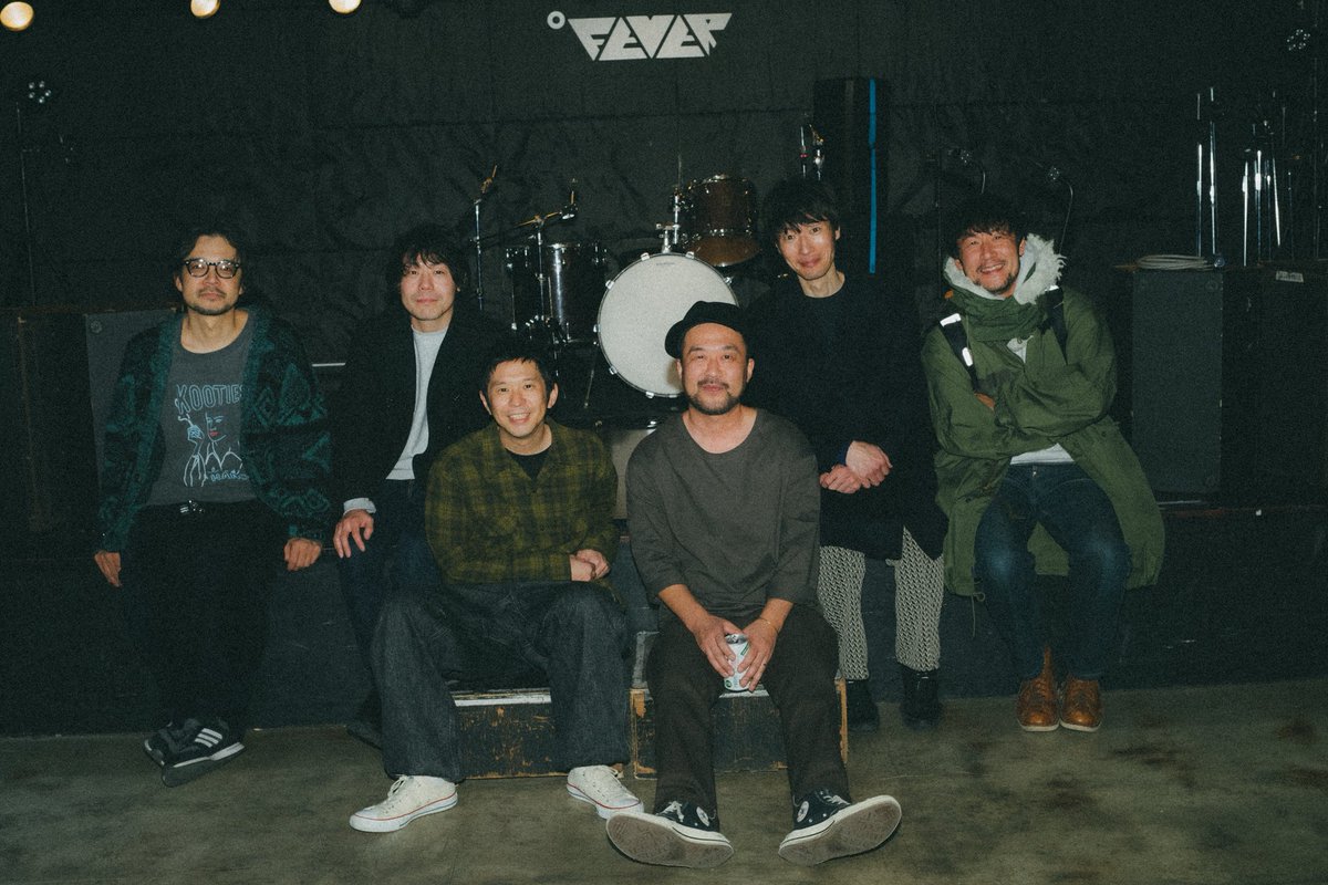 KeishiTanaka's tweet photo. 今、この曲をリリースして、このライブができたことを、この先に何度も思い出すと思う。そんな夜。リリースパーティーは終わってしまったけど、LOSTAGEが放つ光に手を伸ばし続けようと思ってます。これからもよろしくお願いします。居心地のいい部屋、居心地のいい人たち、ありがとうございました。 https://t.co/btoQoh6qi0