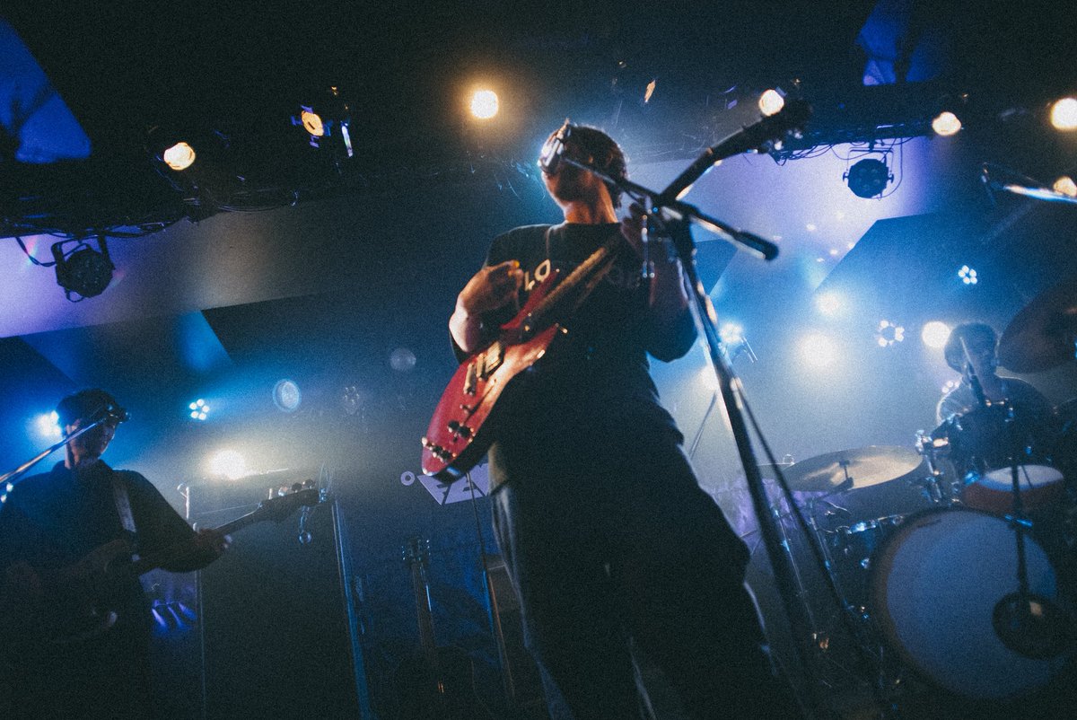 KeishiTanaka's tweet photo. 今、この曲をリリースして、このライブができたことを、この先に何度も思い出すと思う。そんな夜。リリースパーティーは終わってしまったけど、LOSTAGEが放つ光に手を伸ばし続けようと思ってます。これからもよろしくお願いします。居心地のいい部屋、居心地のいい人たち、ありがとうございました。 https://t.co/btoQoh6qi0