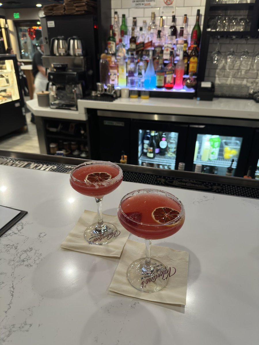 daisaej's tweet photo. Valentino’s bar cool fr lol https://t.co/0e9CQzr5dv