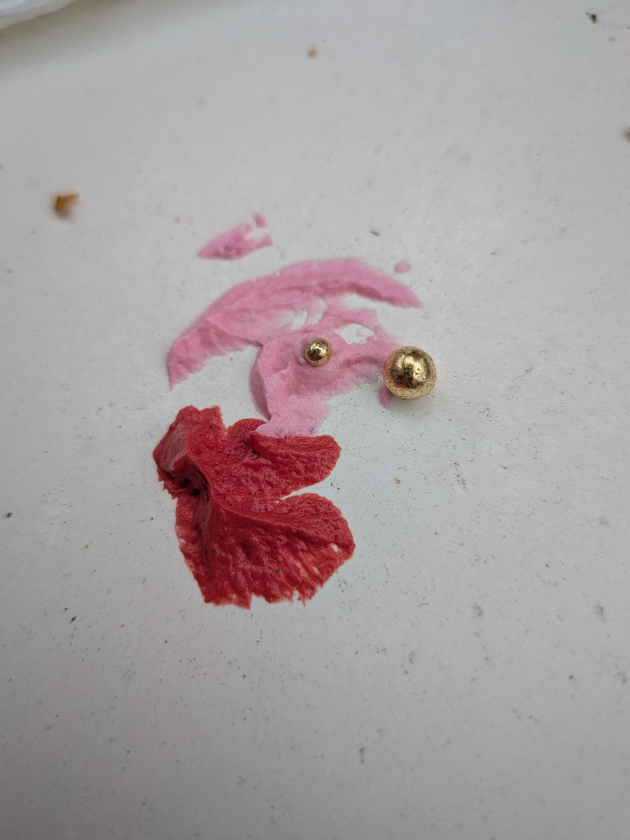 MildCuthbert's tweet image. Got a free Valentine's Day cupcake with my coffee (never kill yourself) but I dropped it on the table (always kill yourself) but the icing formed the face of a beautiful woman (never kill yourself).