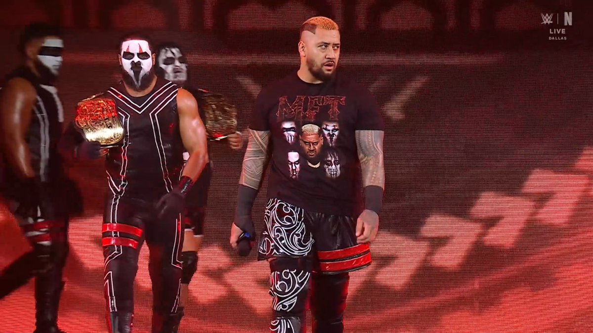 Solo Sikoa interrupts Carmelo and Ilja.

#SmackDown