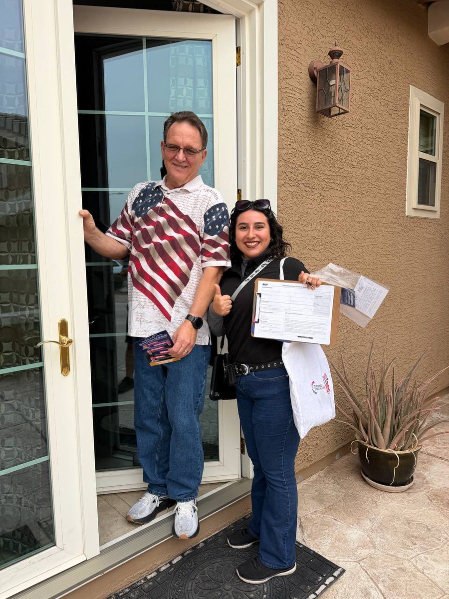 SandraMeza99's tweet photo. Had a GREAT Overcast Field Day 2day, meeting more residents and getting them Ready 2 VOTE 4 SRP‼️ Love my fellow patriots in Glendale! Nothing but AWESOMENESS‼️😎✊🏼🚪✝️🇺🇸🌥️🌵🐕 #VOTESRP #SAVEAZ @VoteSRP @JCSwenson102 @Jnet_margarita https://t.co/YHplIucX8n