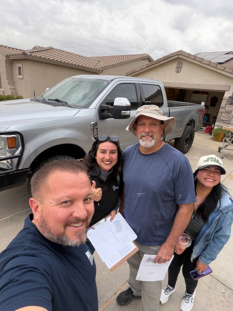 SandraMeza99's tweet photo. Had a GREAT Overcast Field Day 2day, meeting more residents and getting them Ready 2 VOTE 4 SRP‼️ Love my fellow patriots in Glendale! Nothing but AWESOMENESS‼️😎✊🏼🚪✝️🇺🇸🌥️🌵🐕 #VOTESRP #SAVEAZ @VoteSRP @JCSwenson102 @Jnet_margarita https://t.co/YHplIucX8n