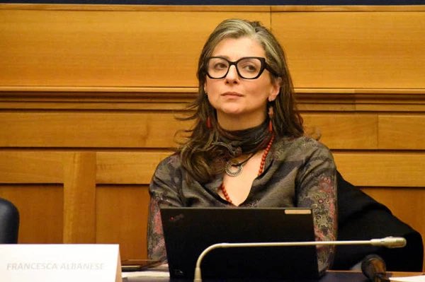 TFilastin's tweet image. «Je n'ai jamais prononcé ces paroles, et les preuves sont publiques. C'est étonnant que l'on réclame la démission de qui dénonce des crimes graves, plutôt que d'exiger des comptes de ceux qui les commettent. Quand la messagère devient la cible, il faut se demander ce que l'on…