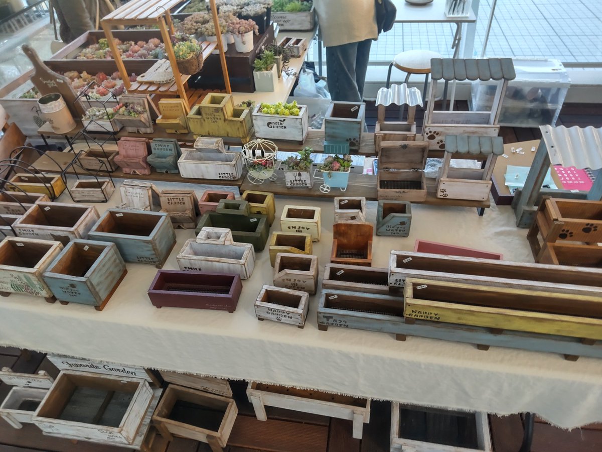 nakapapa2's tweet image. フラワーパーク江南で多肉植物のイベントに出店中のBOOWです
2月14日(土)15日(日)の2日間の出店です
みなさまおこしください
#BOOW
#多肉植物
#手作り木工鉢
#フラワーパーク江南
#LOVEBOTANICALS