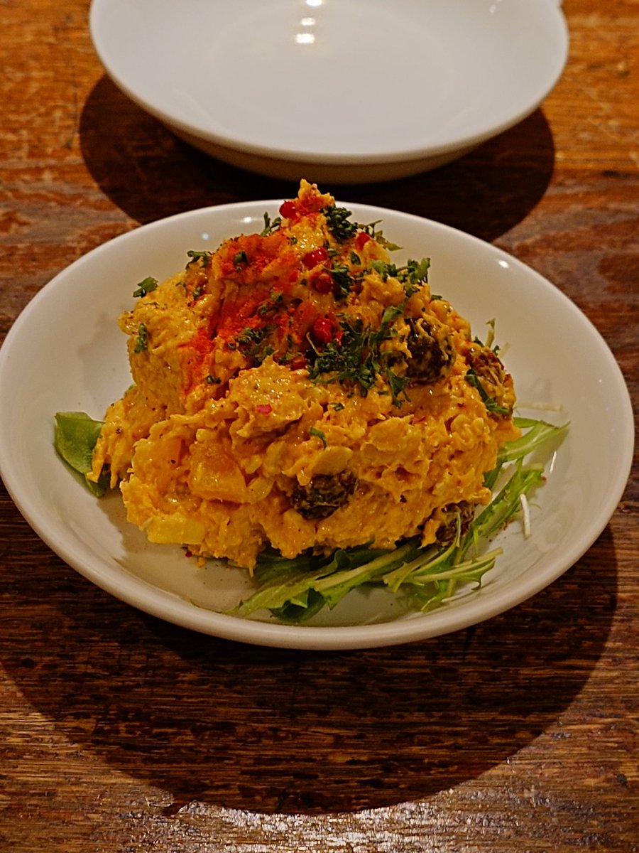 昨日10DANCEの編集部みんなでコロネーションチキンを食べて「うまいよ、カレー味」をする会を開催しました。長く愛される作品に関われて幸せですね。うまかったです、カレー味…！#10DANCE