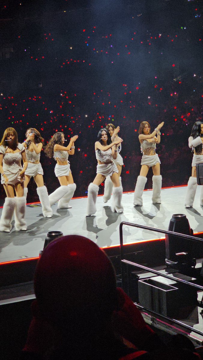 NEW OUTFITS 

#TWICE #TWICEinWashingtonDC